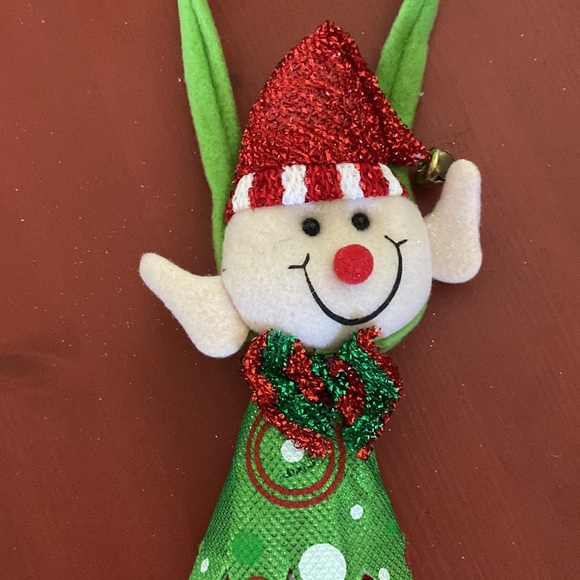 Adorable Elf Door hanger Christmas decor - Picture 2 of 3